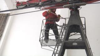 Meserii făcute cu pasiune de zeci de ani, în condiţii extreme