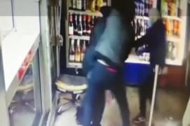 Trei bărbați au încercat să jefuiască cu pistolul o benzinărie din Capitală. Polițiștii au reușit să-i prindă