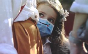 Un an de pandemie pentru elevii României. Se estimează că zeci de mii de copii au abandonat cu totul școala