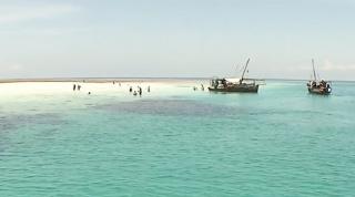 Kenya, paradisul african plin de surprize. Turiştii sunt întâmpinaţi de peste 350 de kilometri de plaje albe cu nisip fin şi ape turcoaz