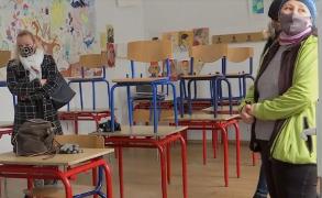 Haos la ora de latină, la Cluj. Cineva le-a pus copiilor filme deocheate pe platforma online: "Copii, nu pot închide"