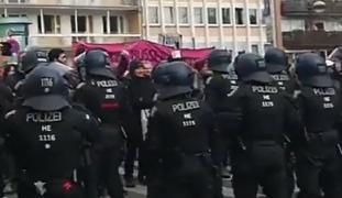 Proteste în Europa împotriva restricţiilor impuse de pandemie. Manifestaţiile au degenerat rapid în lupte de stradă