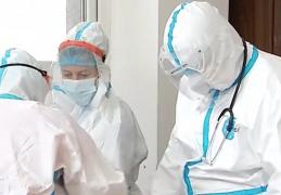 În multe spitale din ţară este aproape imposibil să găseşti un pat la ATI. Oamenii aşteaptă zile întregi pentru un loc în spital