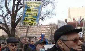 Proteste împotriva restricțiilor în Capitală și în mai multe orașe din țară. Senatoarea Diana Șoșoacă a dansat pe Pink Floyd