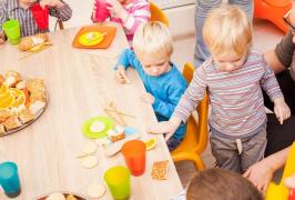 Copii loviți de educatoare, la o grădiniță din Ilfov. Femeia a fost demisă și este anchetată de polițiști