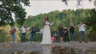 „Ziua-n care tu m-ai sărutat”, melodia care a cucerit mediul online