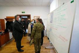 Ministrul Apărării a postat, pe Facebook, o fotografie în care face publice mai multe parole