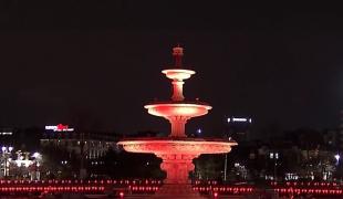 Ziua mondială de luptă împotriva tuberculozei. În semn de solidaritate, fântânile din Piaţa Unirii din Capitală, iluminate în roşu