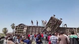 Zeci de morţi şi răniţi în Egipt, după ce două trenuri de pasageri s-au ciocnit în apropierea oraşului Sohag