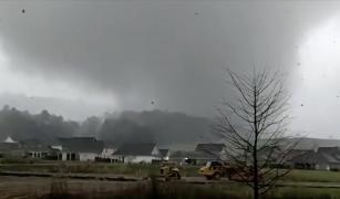 Sudul Statelor Unite a fost devastat de peste 20 de tornade. Cel puțin cinci oameni au murit și mai mulți au fost răniți