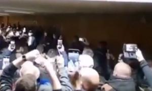 De ce protestează angajaţii Metrorex care au blocat Capitala. Imagini din subteran: sindicaliștii cântă și aplaudă: ”Pe ei, pe mama lor acolo!”