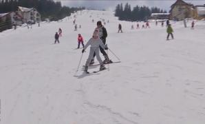 Turiștii de la munte se bucură de cel mai lung sezon de schi din ultimii nouă ani
