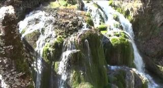 Cascada Bigăr, un magnet pentru turiști. Tot mai mulţi străini vin să admire minunea naturală