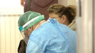 Familii întregi se îmbolnăvesc de Covid şi ajung la spital. Medicii ne sfătuiesc să păstrăm distanţa chiar şi faţă de cei dragi