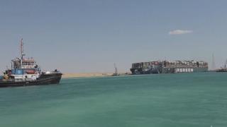 Firma olandeză care se ocupă cu lărgirea plajelor din Constanța a ajutat la deblocarea navei Ever Given. Factura crizei din Suez