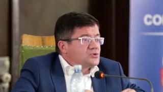 Limba engleză l-a pus din nou la încercare pe Costel Alexe: "Bam, bam, bam!"