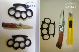 Arme găsite asupra unor protestatari din Galați. Un jandarm a plătit taxiul pentru un băiat de 13 ani, prins cu un briceag