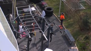 Managerii sălilor de fitness au decis să mute aparatele de sport în aer liber