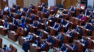 Parlamentarii vor să își dea sancțiuni mai aspre pentru jigniri: Fără 80% din indemnizaţie