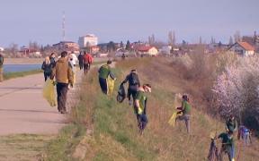 5.000 de saci de gunoi strânşi de pe malul Lacului Morii din Capitală
