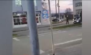 Reglare de conturi între interlopi în centrul oraşului Mangalia: Mai mulţi bărbaţi şi-au împărţit pumni în plină stradă