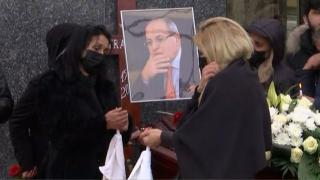 Nelu Ploieşteanu, condus pe ultimul drum. Artistul a fost înmormântat la cimitirul Străulești, după regulile COVID