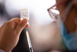 Oficial EMA: Există o legătură între vaccinul AstraZeneca și tromboze, dar nu este clară cauza. Agenția neagă informația: Anunțăm concluziile miercuri sau joi