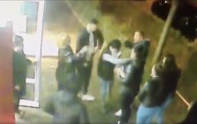 Angajatul unui magazin din Capitală, bătut de părinţii unor fete care au fost prinse în timp ce furau