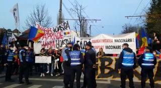 Protest anti-restricții în București. Manifestanţii au mărșăluit prin centrul Capitalei, apoi au mers la Cotroceni și au cerut demisia lui Raed Arafat