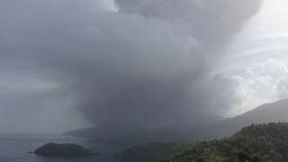 Un vulcan din Caraibe a erupt după 40 de ani. Mii de oameni au fost evacuaţi