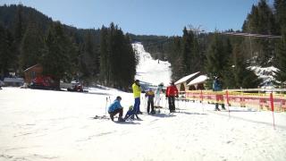Pârtiile sunt în continuare pline de turişti. Autorităţile au prelungit sezonul de schi