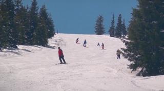 Pârtiile de la munte sunt deschise în continuare, la mijloc de aprilie. Sunt așteptate ninsori în următoarele zile