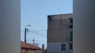 O femeie din Constanța a sunat la 112 să anunțe că se sinucide, apoi s-a aruncat de pe un bloc din cartierul Palas