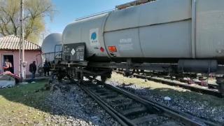 Tren marfar, deraiat la Constanţa. Două vagoane-cisternă s-au desprins şi au ieşit de pe şine