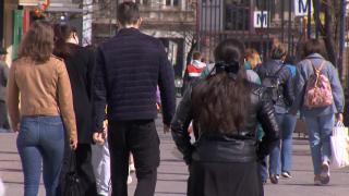 Economia României, la extreme. Zeci de mii de locuri de muncă disponibile în IT, retail sau call center