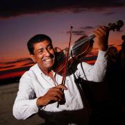 Taraf de Caliu, povestea cântăreților dintr-un sat românesc care au dus muzica lăutărească pe marile scene ale lumii