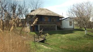 Casa în stil țărănesc de lângă Iași, în care timpul pare că stă pe loc, scoasă la vânzare pentru o sumă uluitoare