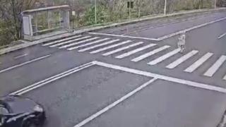 Imagini de coşmar pe o şosea din Cernavodă, după ce o femeie a fost spulberată pe trecerea de pietoni. Momentul impactului a fost surprins de o cameră de supraveghere