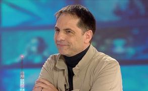 Dan Negru va lua lecţii de la Dorian Popa şi Selly. Prezentatorul vrea să ducă "Legendele" în mediul online