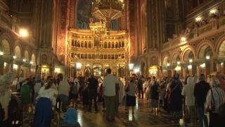 Slujba de Înviere, organizată în aer liber, în curțile bisericilor. Anunțul premierului i-a nemulțumit pe reprezentanții BOR