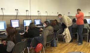 Profesorii din Oradea fac cursuri ca să ţină pasul cu tehnologia. Dascălii se pregătesc pentru şcoala online