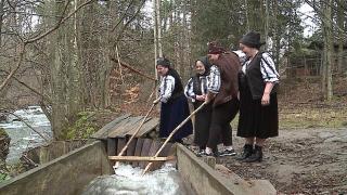 Gospodinele de la sat păstrează tradițiile în ceea ce privește curățenia de Paști, în vreme ce tinerii de la oraș rezolvă totul cu ajutorul firmelor specializate