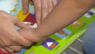 Bani pentru părinţii copiilor cu afecţiuni grave. Ce condiţie trebuie să îndeplinească pentru a primi respectiva indemnizaţie