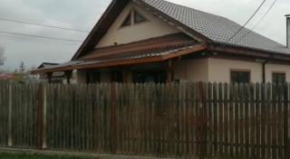 Înjunghiată în propriul magazin, pentru că nu a dat băutură pe datorie. Rupt de beat, atacatorul a încercat să se sinucidă