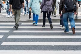 Neatenția pietonilor ar putea fi amendată. În ultimul an şi jumătate, aproape 500 de oameni au murit în accidente produse în zona trecerilor de pietoni