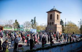 Slujbe în aer liber în Duminica Floriilor, la Catedrala Patriarhală din București și Catedrala Mitropolitană din Iași