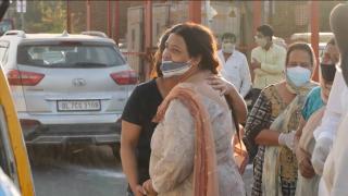 Lumea în faţa pandemiei de Covid, între bucuria relaxării şi agonia recordului de decese