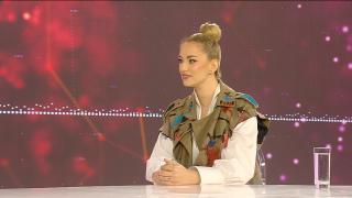 Feli lansează "Puiule, puiuţule", o replică muzicală la bullying-ul din trecut. Artista e pregătită acum pentru un nou capitol