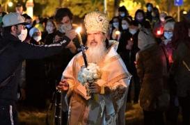 Zeci de mii de credincioşi sunt aşteptaţi la Constanţa, de Înviere, iar împărtăşania va fi făcută cu aceeaşi linguriţă. ÎPS Teodosie: "Rânduielile bisericii nu se schimbă niciodată"