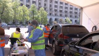 Viteză uriaşă de vaccinare la centrul drive thru din Capitală: Inoculare la minut
